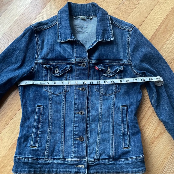 Levi’s Denim Jacket - Picture 5 of 8